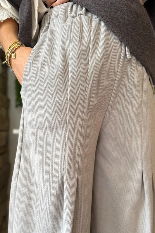 Oxford Stretch Herringbone Box Pleat Pant Pebble